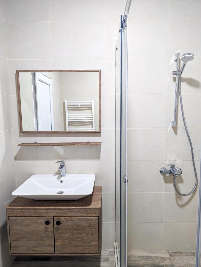 Brand New Apartment In คูทายสิ ภายนอก รูปภาพ